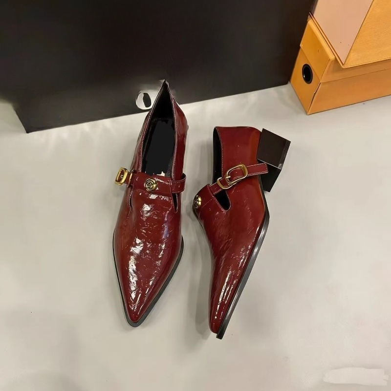 Flat-bottomed Thick-soled Poin - огляд і ціна Pointed Toe Flat