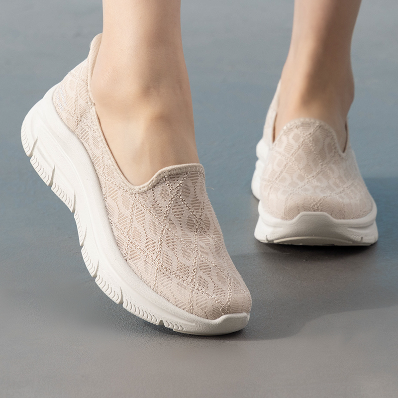 Skechers Women's Sports Shoes  - огляд і ціна Women Shoes Skechers